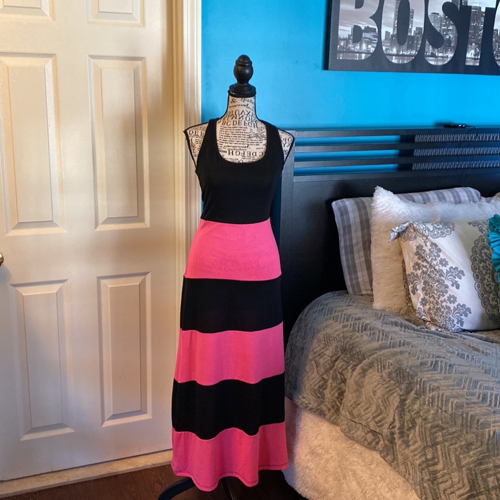 Women’s black & hot pink maxi dress size small.
